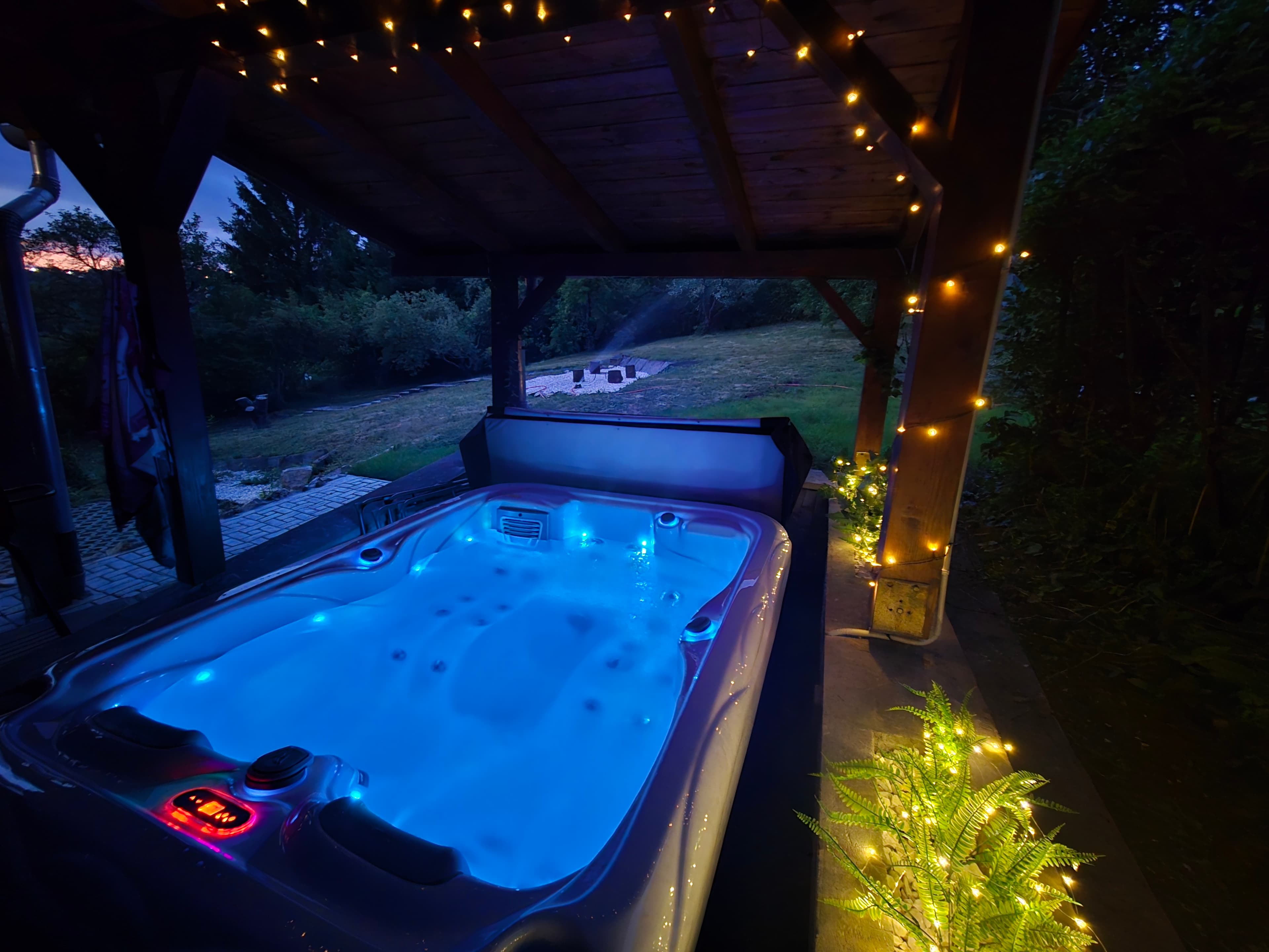 Jakuzzi kivilágítva